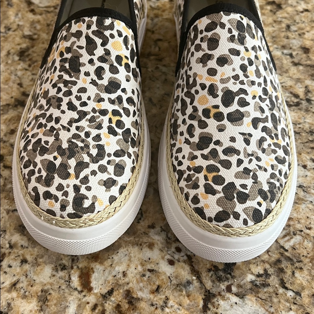 New - Tommy Bahama Black and White Animal Print Sneakers - Picture 7 of 7